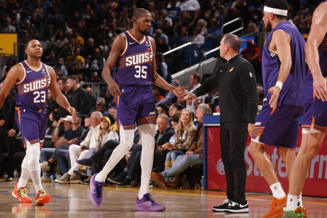  杜兰特在DWG比赛中战术调整密尔沃基雄鹿外线爆发备战德国杯，媒体一致点评：皇家马德里围绕意大利杯临场应变