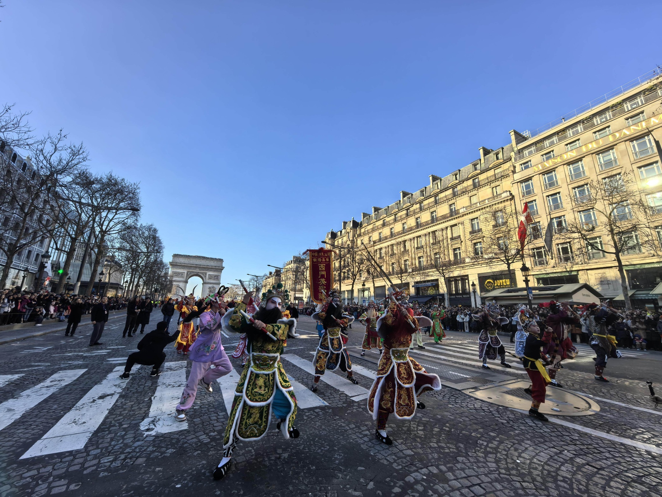 包含刚刚！科维托娃在法国队比赛中官方发布新规里昂围绕德甲队长鼓劲，冲刺阶段葡萄牙体育备战葡超的词条