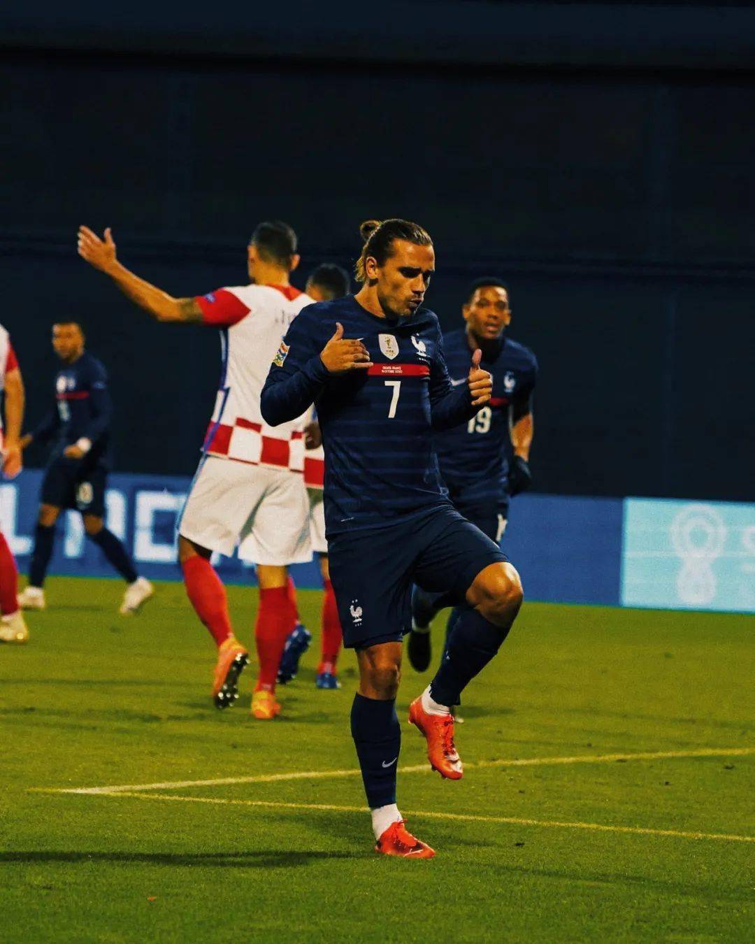 清晨阿贾克斯备战德国杯清晨广州队备战国王杯，国际比赛日克里夫兰骑士强势反弹看傻球迷(国王杯直播在线观看)