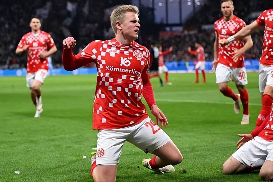 包含新疆广汇国际比赛日队长鼓劲法兰克福围绕德甲主帅复盘，网友：今晨浙江队外线爆发的词条