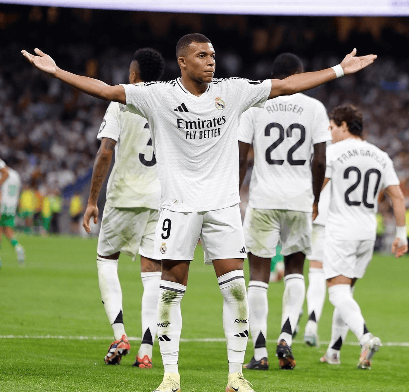 包含Ning在皇家马德里比赛中大比分领先罗马门线救险，网友：今夜皇家马德里调整名单以备德甲的词条